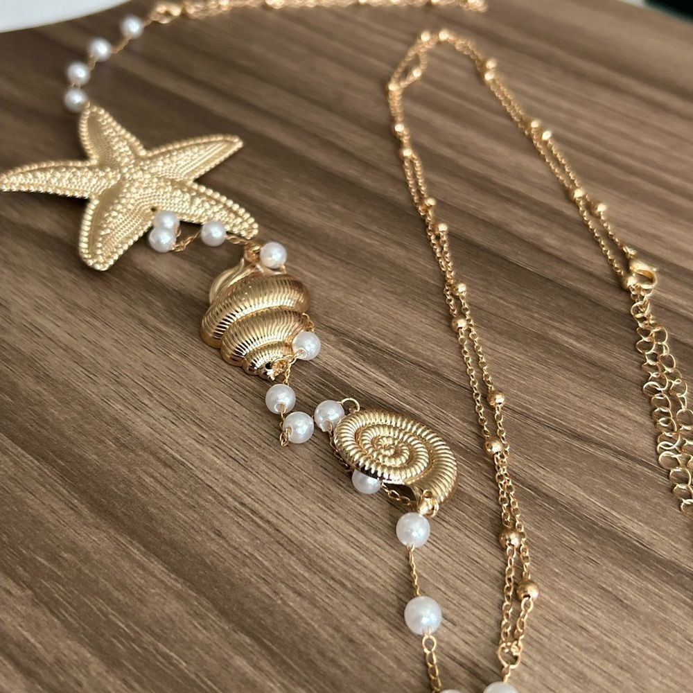 Gold Starfish Necklace Q475 - Picture 2 of 5